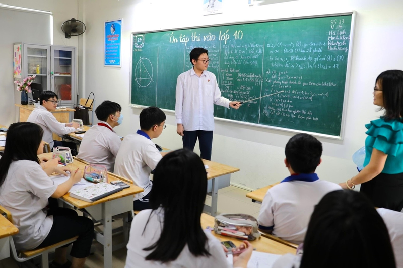 Loạt trường thông báo ngừng dạy thêm, phụ huynh trăm mối tơ vò
