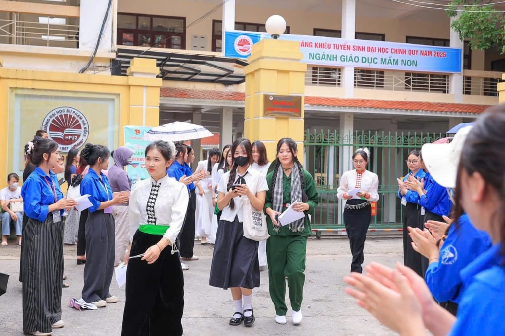 Bộ GD&ĐT công bố điểm sàn nhóm ngành sư phạm năm 2025