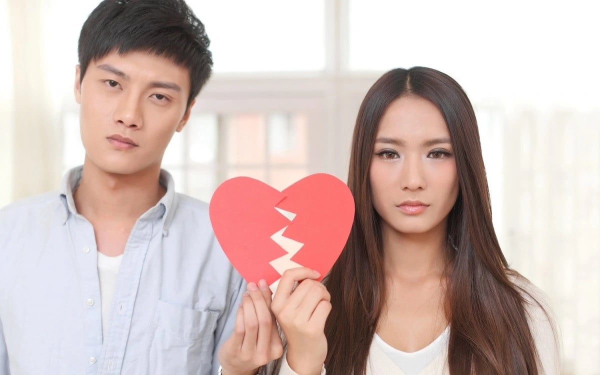 Chồng bắt ký vào đơn ly hôn, tôi mừng quá cảm ơn