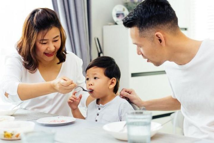 Đừng nhầm lẫn yêu thương thành nuông chiều quá mức: Sai lầm khiến con trở nên vô ơn, bất hiếu