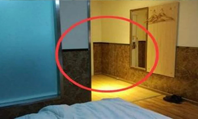 Vì sao phải bật đèn nhà vệ sinh khi ngủ qua đêm trong khách sạn: Lý do rất quan trọng, nhiều người không biết