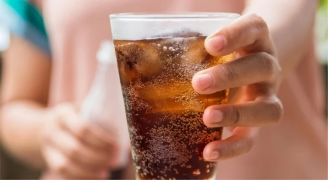 Nghiên cứu mới chỉ ra thường xuyên uống đồ uống có đường làm tăng nguy cơ ung thư vú
