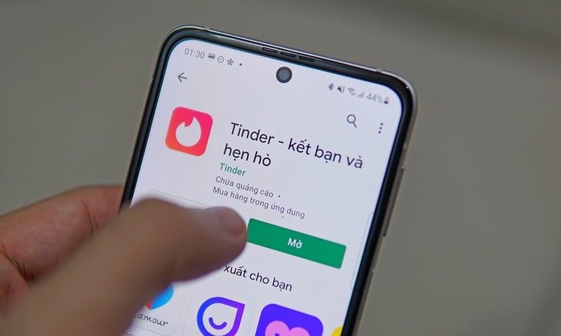 Hà Nội: Hẹn hò qua Tinder, người phụ nữ mất 5,4 tỷ