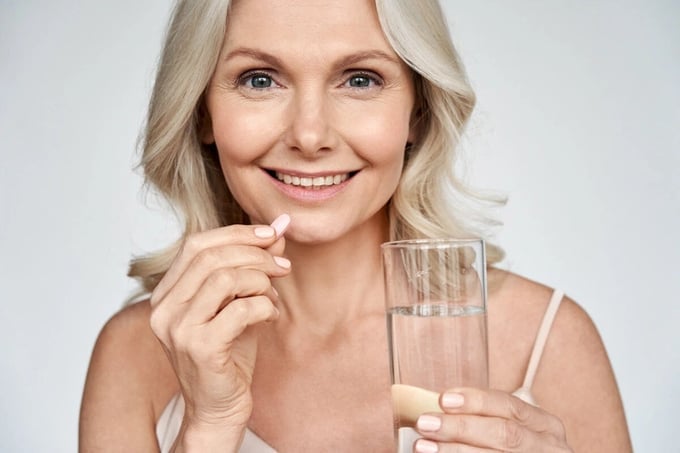 Uống collagen làm đẹp hàng ngày nhưng nhiều chị em không hay biết 6 tác dụng phụ