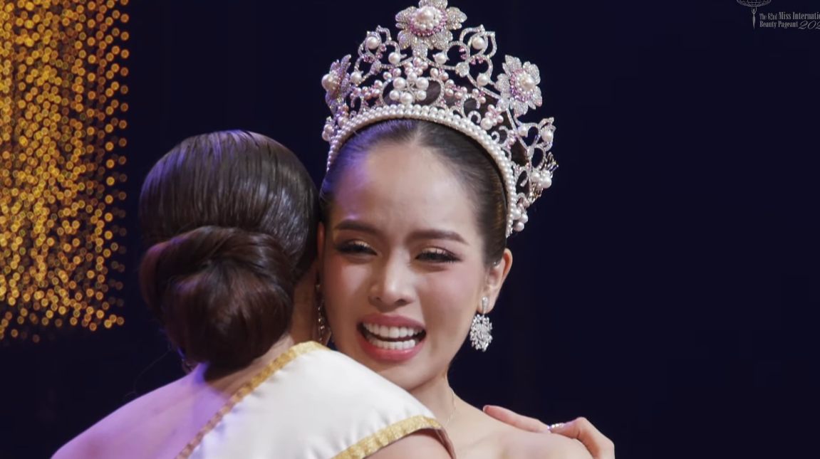 HOT: 'Chánh cung' Thanh Thuỷ chính thức đăng quang Miss International 2024, ứng xử 'nuốt mic' nức lòng người hâm mộ