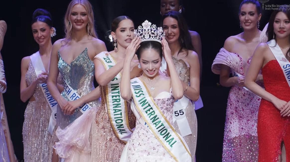 HOT: 'Chánh cung' Thanh Thuỷ chính thức đăng quang Miss International 2024, ứng xử 'nuốt mic' nức lòng người hâm mộ