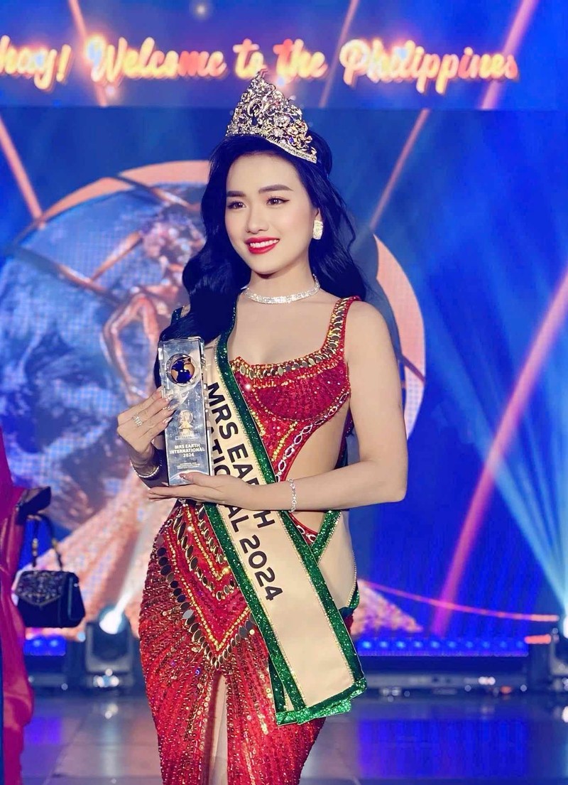 Vũ Thị Hoa đăng quang Mrs Earth International 2024