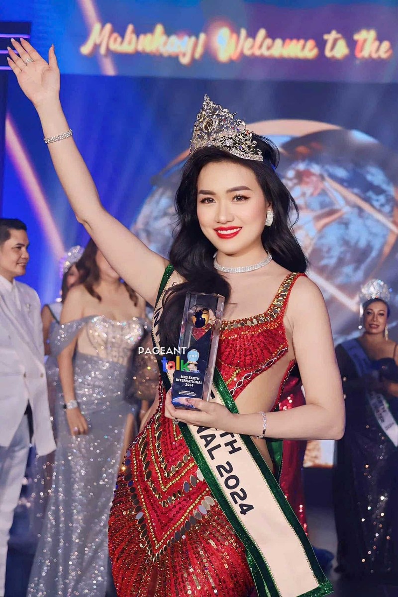 Vũ Thị Hoa đăng quang Mrs Earth International 2024