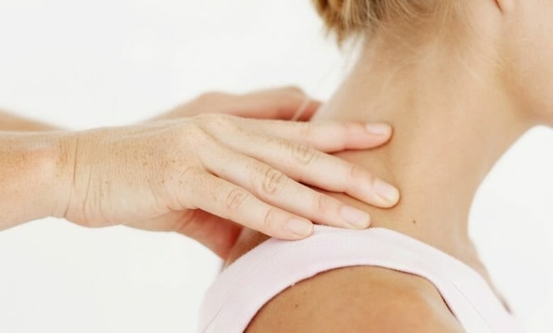Cảnh báo tai biến nghiêm trọng khi massage cổ vai gáy sai cách