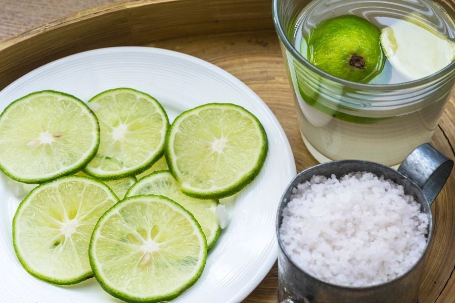 Tử vong sau 10 ngày uống chanh muối liều cao, phơi nắng để 'hạ huyết áp'