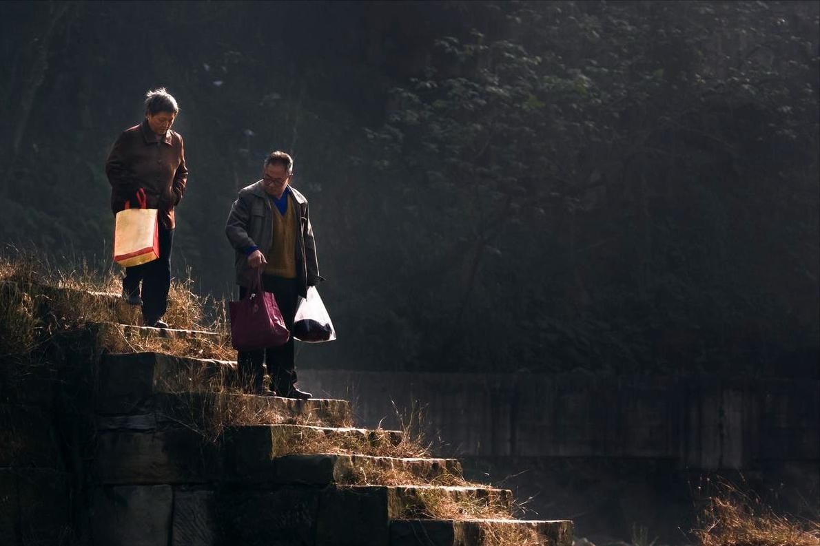 Hóa ra bình yên tuổi già nằm ngay trong căn nhà của mỗi người