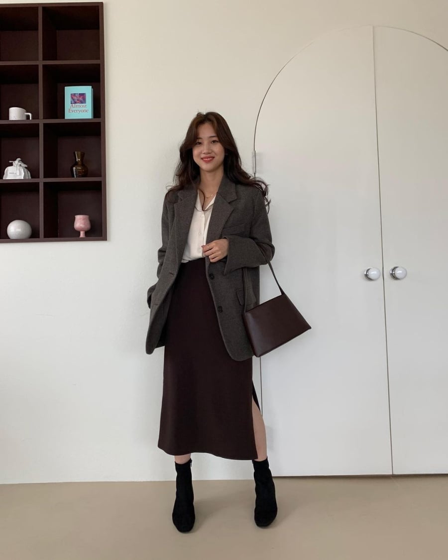 Cách phối áo khoác và chân váy để mặc đẹp và tôn dáng